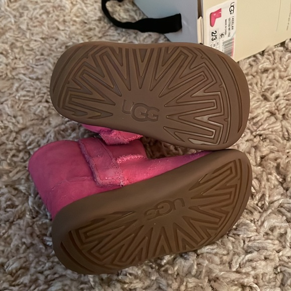 Great condition toddler keelan uggs - Picture 4 of 12